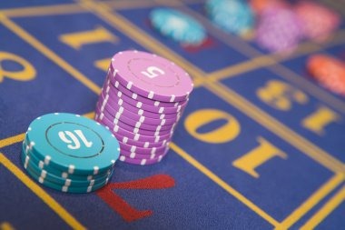 bonus138 slot live-dealer studio with professional croupier and HD video stream